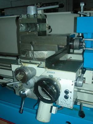 Torno mecânico industrial, série CC (Ponta rotativa φ52mm)
